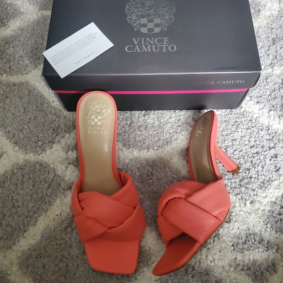 Vince Camuto Shoes - Vince Camuto coral sandal size 9